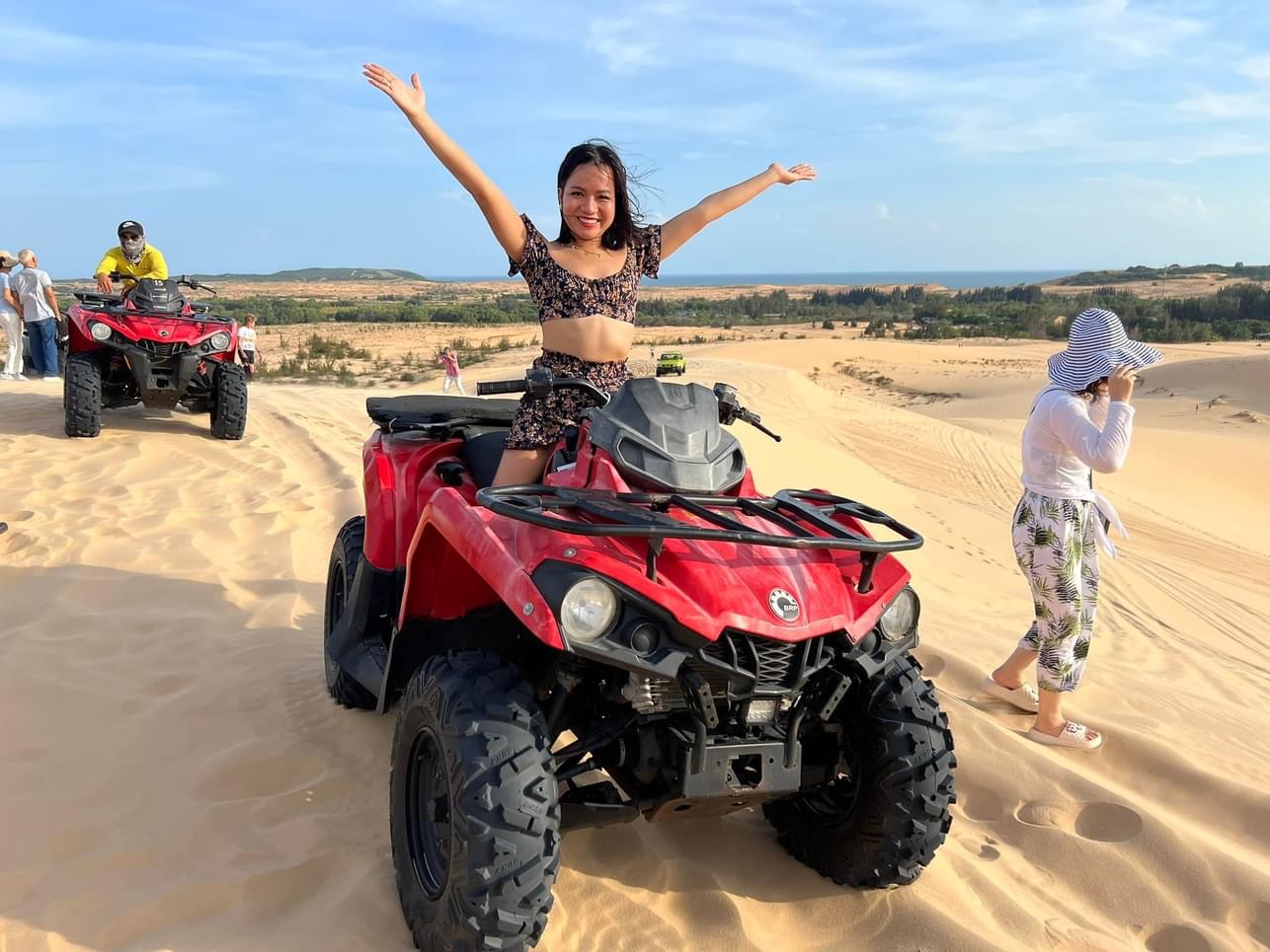 Mui Ne private jeep tour & drive up to the Hill (4:30am to 8:30am)