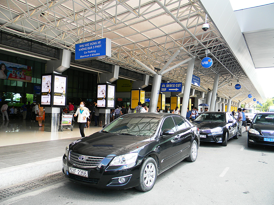 Book your airport transfer service and private car hire now